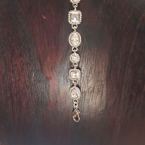 2 pc Silver tone crystal earring and bracelet set.  Never used - Picture 6 of 9